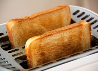 Jarní toast s pestem z medvědího česneku